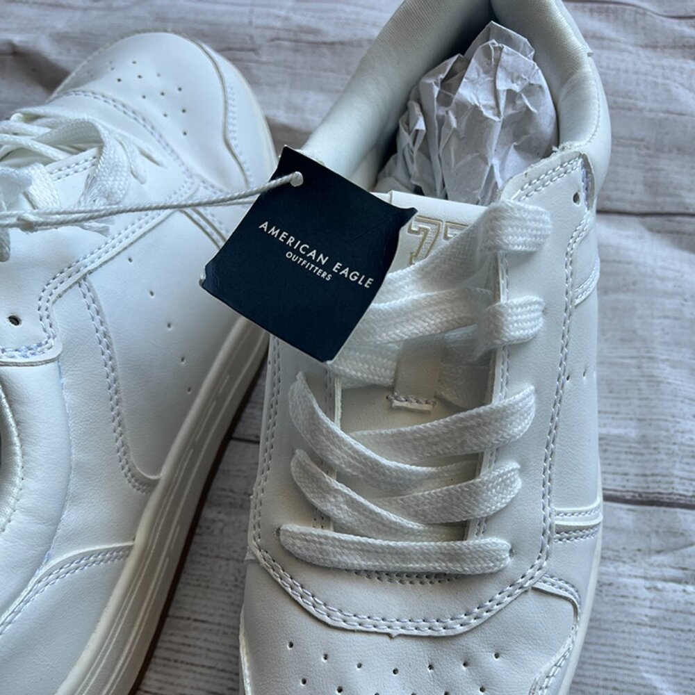 NWT AMERICAN EAGLE OUTFITTERS White Leather Sneakers / Trainers Women's Size 7